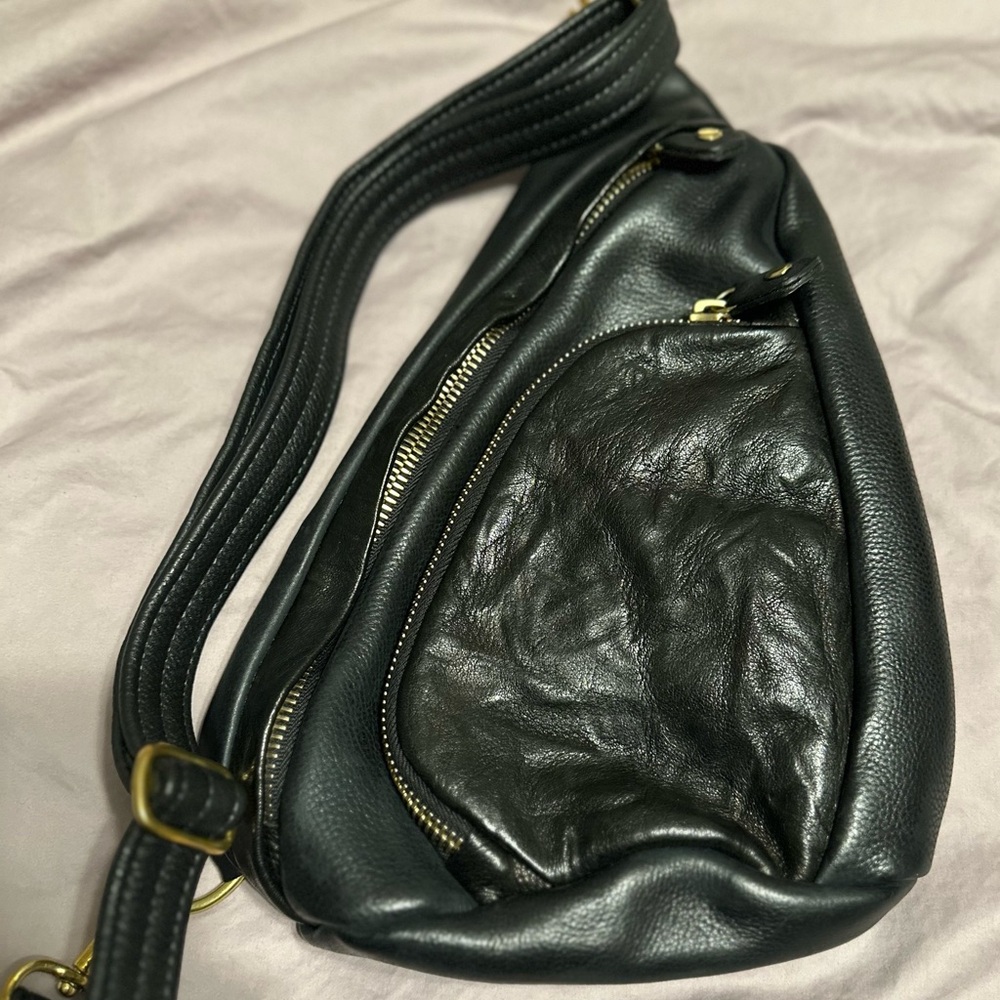 Laurel Dasso black leather sling bag